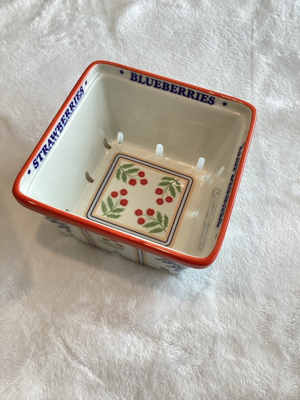 Anthropologie Berry Basket Large Lotta Stoneware New Red Strawberry Blueberry - Picture 12 of 13